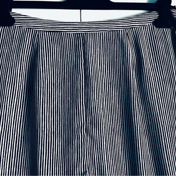 Banana Republic Tiered Ruffle Stripe Mini Skirt In Navy & White Size 8 EUC - Picture 11 of 12